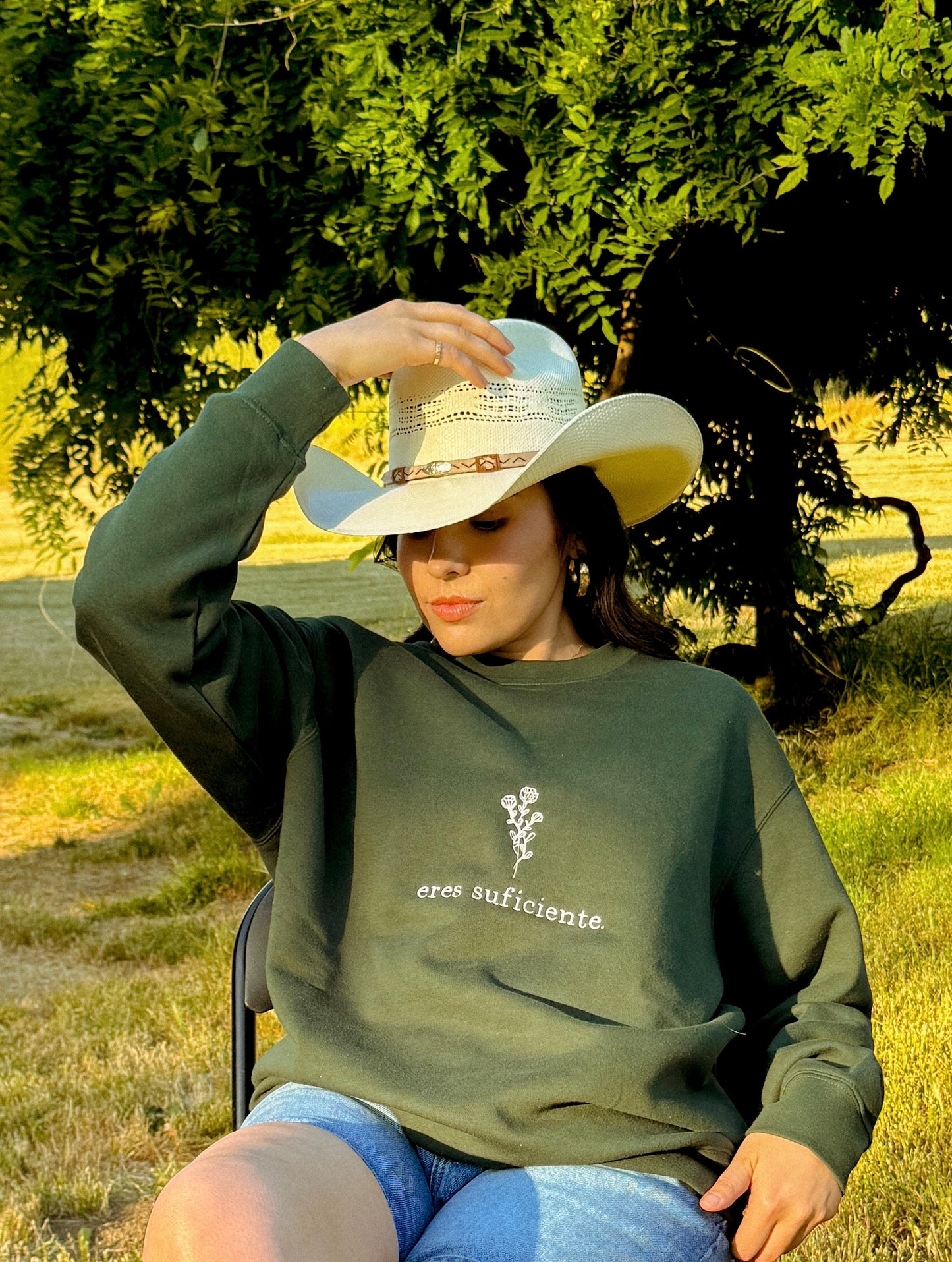 Eres Suficiente Crewneck